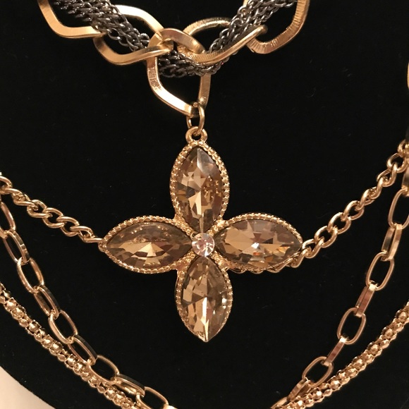 Statement necklace layered chains - Picture 5 of 8